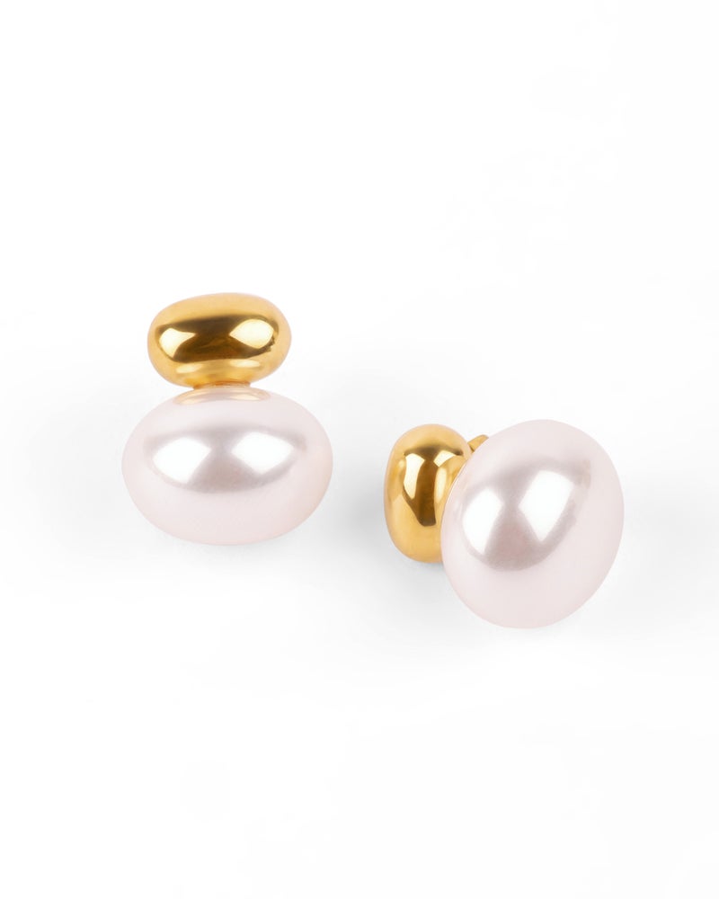 TAAHIRA Sasha Pearl Stud Earrings - Image 1